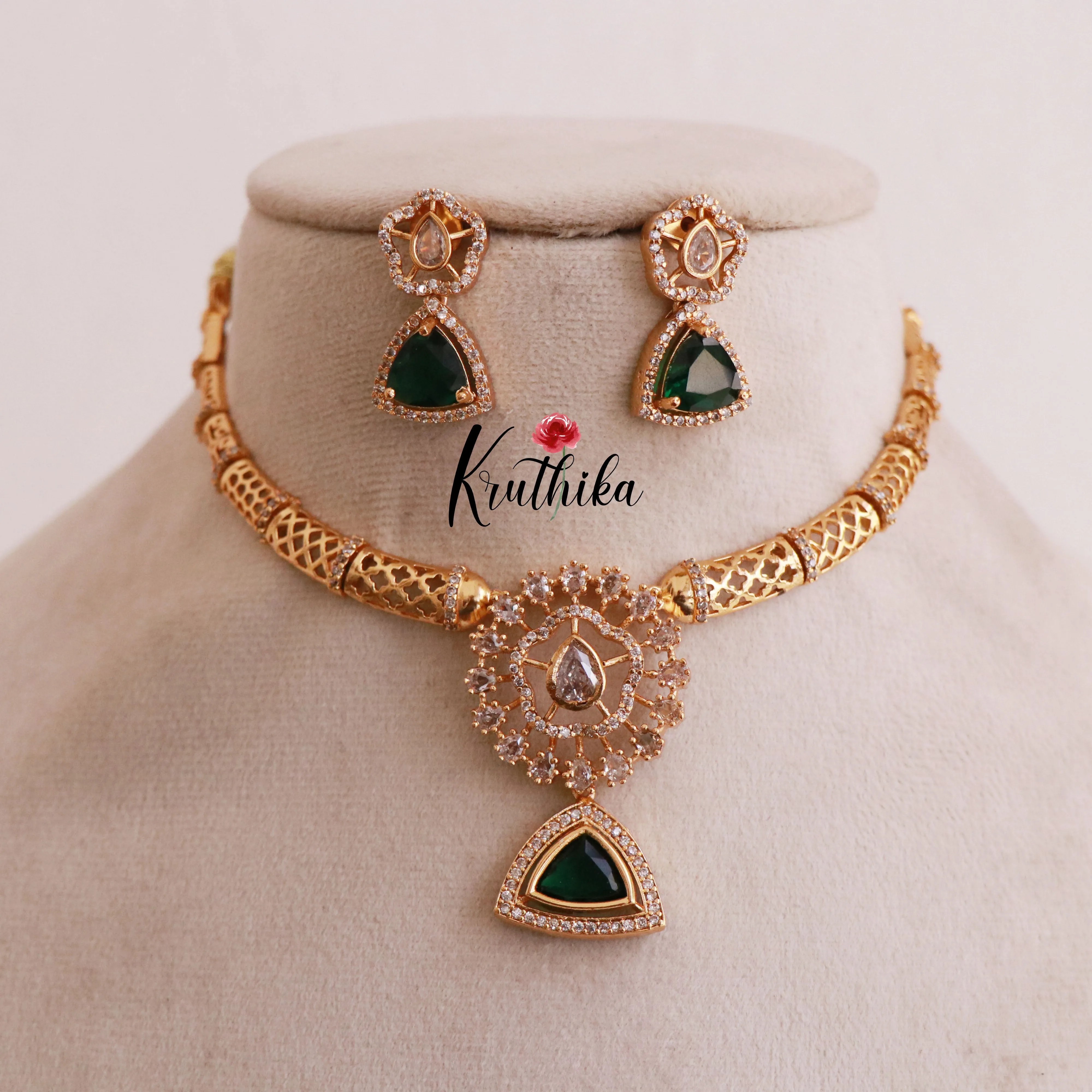 Trendy Victorian Hasli NC1791